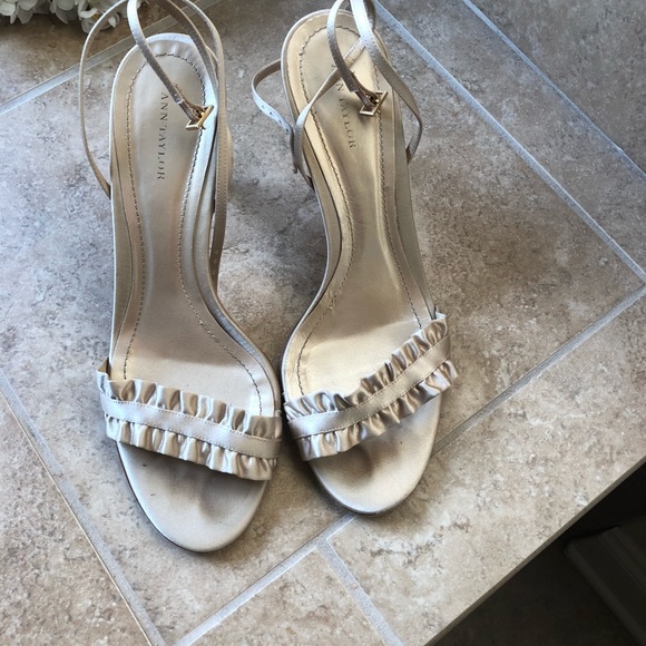 Ann Taylor- Champagne Heels 9.5 - Picture 2 of 3